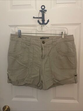 Apt. 9 Women’s Casual Khaki Cuff Shorts